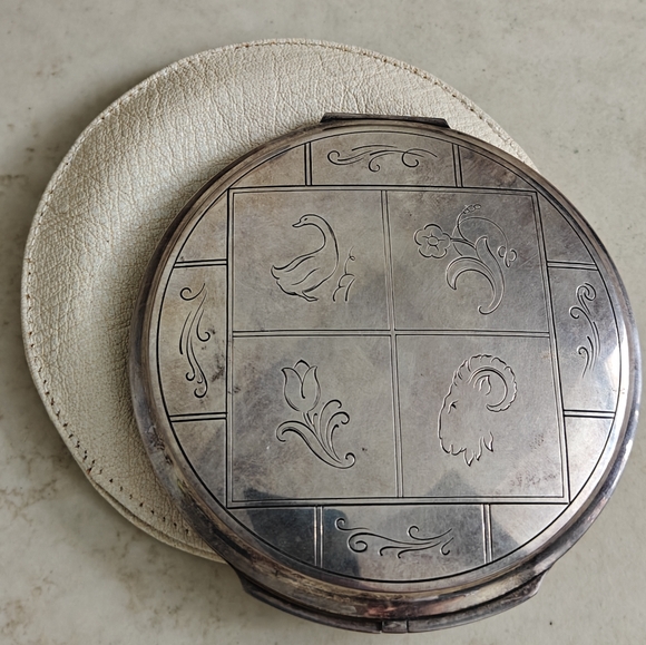 Rare Georg Gensen Sterling Silver Compact with Engraved Design Original Case - Picture 15 of 15